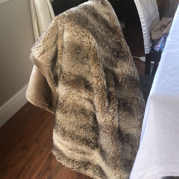 Pottery Barn Bedding Pottery Barn Ombre Beige Brown Faux Fur Throw